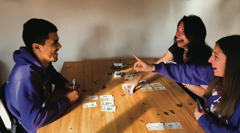 juego de gemelas reparto